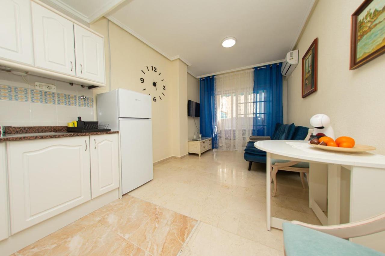 Студия На Белоснежном Пляже Los Locos Torrevieja Exteriér fotografie