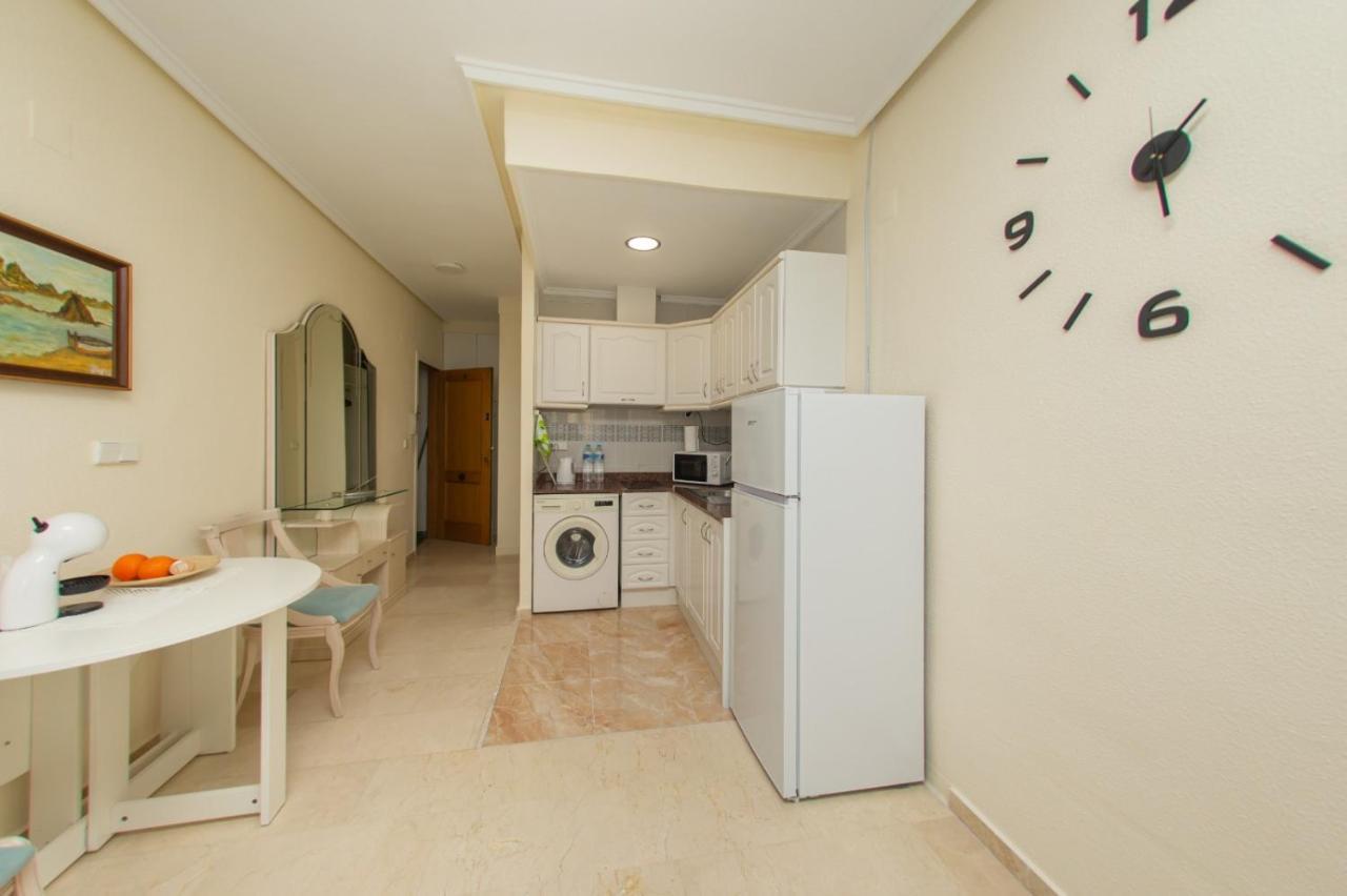 Студия На Белоснежном Пляже Los Locos Torrevieja Exteriér fotografie
